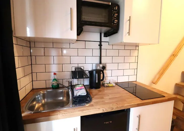 Flat 7, 10 St John'S
